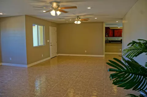 7423 W Wolf St, Phoenix, AZ 85033 photo 3