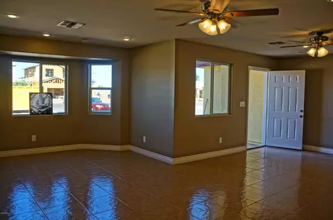 7423 W Wolf St, Phoenix, AZ 85033 photo 4