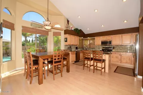 2141 S Boulder Ct, Gilbert, AZ 85295 photo 7