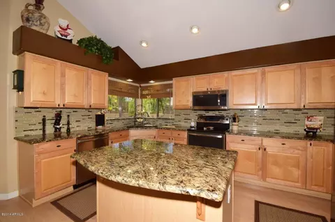 2141 S Boulder Ct, Gilbert, AZ 85295 photo 9