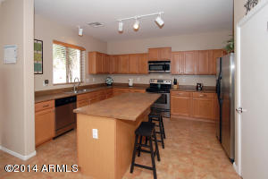 1752 S Falcon Dr, Gilbert, AZ 85295 photo 5