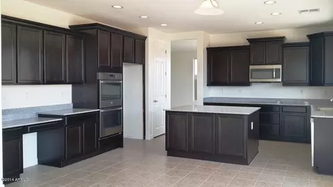 2431 E Lindrick Dr, Gilbert, AZ 85298 photo 2