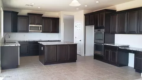 2542 E Tomahawk Ct, Gilbert, AZ 85298 photo 3