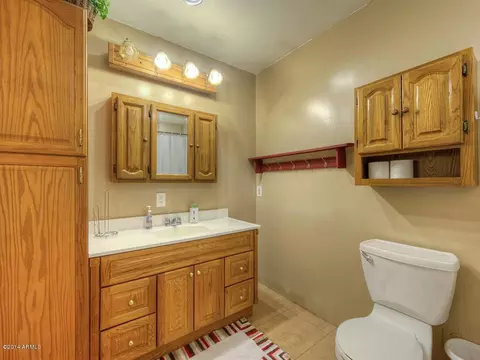 4023 E Cheery Lynn Rd, Phoenix, AZ 85018 photo 9