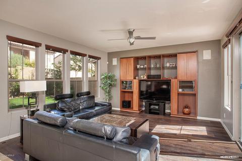 3966 E Crest Ln, Phoenix, AZ 85050 photo 4