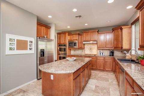 3966 E Crest Ln, Phoenix, AZ 85050 photo 11
