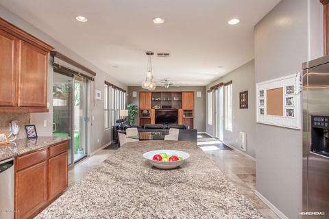 3966 E Crest Ln, Phoenix, AZ 85050 photo 3