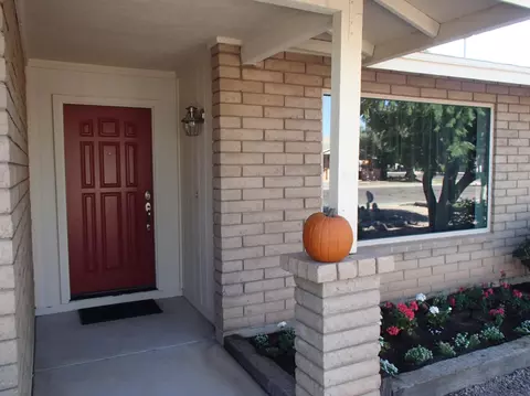 2105 E La Donna Dr, Tempe, AZ 85283 photo 2