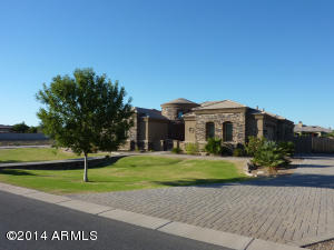2238 E Orleans Dr, Gilbert, AZ 85298 photo 3