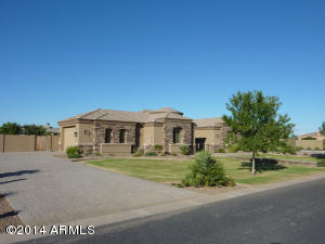2238 E Orleans Dr, Gilbert, AZ 85298 photo 2