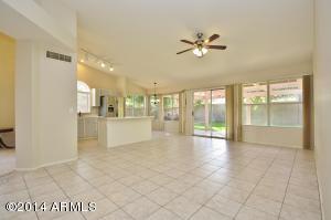 625 W Smoke Tree Rd, Gilbert, AZ 85233 photo 8