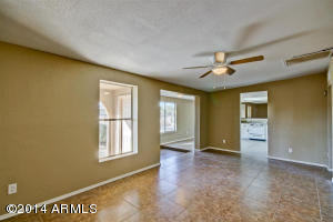 2316 E Lynne Ln, Phoenix, AZ 85042 photo 4