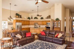 1909 E Willow Tree Ct, Gilbert, AZ 85234 photo 8