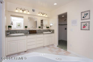 2802 E Sherran Ln, Phoenix, AZ 85016 photo 14