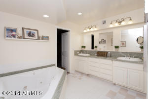 2802 E Sherran Ln, Phoenix, AZ 85016 photo 13