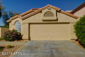 2204 E Crest Ln, Phoenix, AZ 85024 photo 1