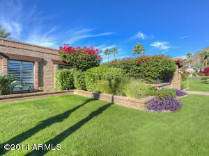 5515 E Camelhill Rd, Phoenix, AZ 85018 photo 2
