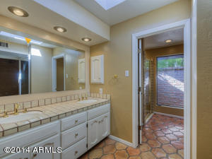 5515 E Camelhill Rd, Phoenix, AZ 85018 photo 14