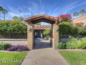 5515 E Camelhill Rd, Phoenix, AZ 85018 photo 3