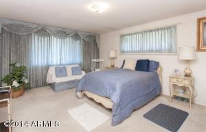 219 E Winter Dr, Phoenix, AZ 85020 photo 9