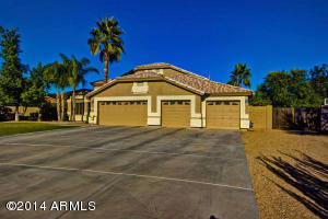 1776 E Robin Ct, Gilbert, AZ 85296 photo 1