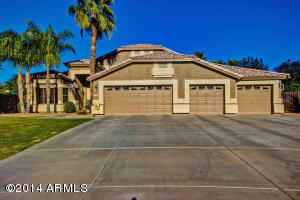 1776 E Robin Ct, Gilbert, AZ 85296 photo 3