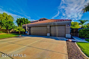 1218 E Whitefish Bay Ct, Gilbert, AZ 85234 photo 2