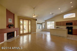 2402 S Revolta St, Mesa, AZ 85209 photo 2