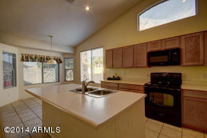 2402 S Revolta St, Mesa, AZ 85209 photo 3