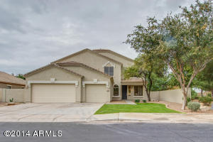 1138 S Roca St, Gilbert, AZ 85296 photo 2