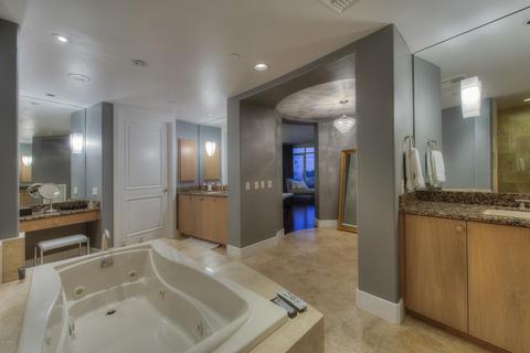 2402 Esplanade Ln #402, Phoenix, AZ 85016 photo 18
