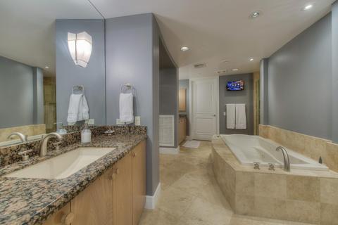 2402 Esplanade Ln #402, Phoenix, AZ 85016 photo 17