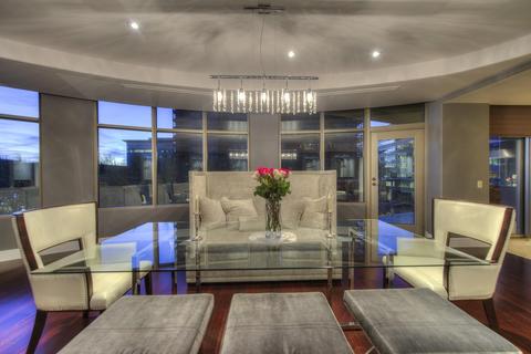 2402 Esplanade Ln #402, Phoenix, AZ 85016 photo 8