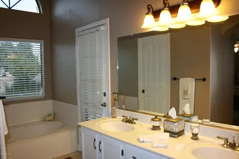 310 E Stonebridge Dr, Gilbert, AZ 85234 photo 13