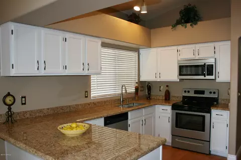 310 E Stonebridge Dr, Gilbert, AZ 85234 photo 8