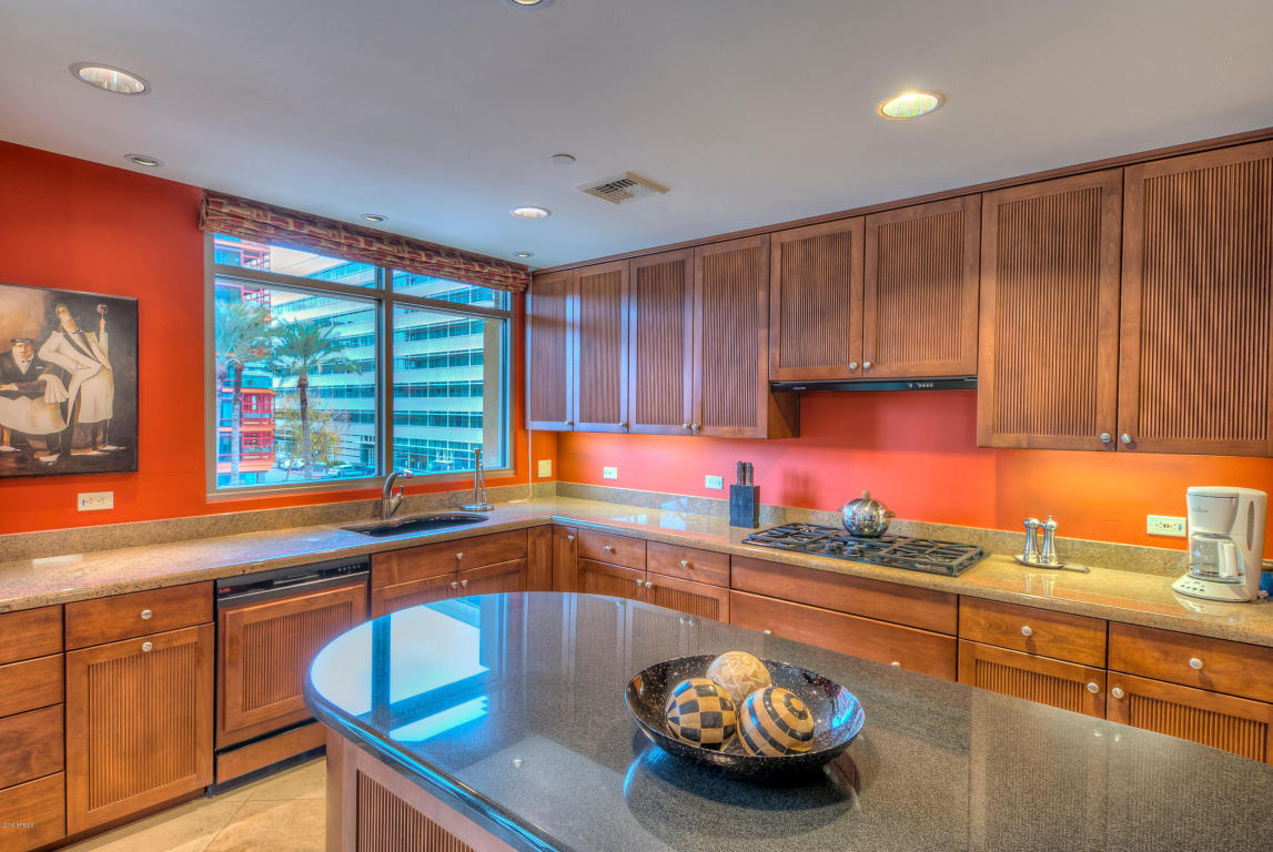 2402 Esplanade Ln #302, Phoenix, AZ 85016 photo 9
