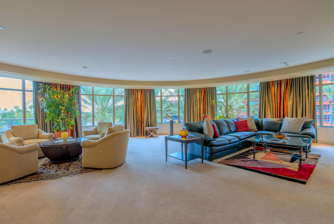 2402 Esplanade Ln #302, Phoenix, AZ 85016 photo 2