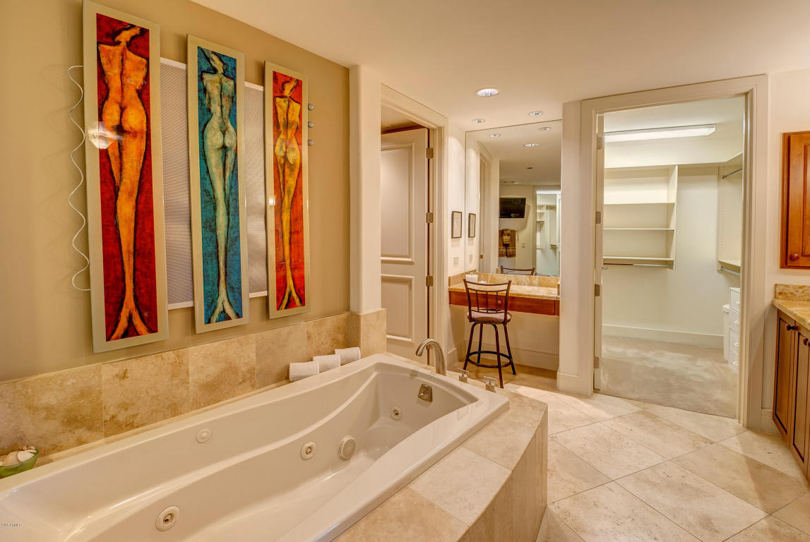 2402 Esplanade Ln #302, Phoenix, AZ 85016 photo 13