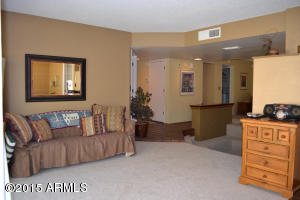 909 E Becker Ln, Phoenix, AZ 85020 photo 2