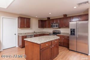 1007 W Grovers Ave, Phoenix, AZ 85023 photo 4