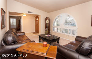 2702 E Laurel Ln, Phoenix, AZ 85028 photo 3