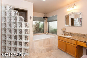 2702 E Laurel Ln, Phoenix, AZ 85028 photo 11