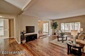 910 E Laguna Dr, Tempe, AZ 85282 photo 1