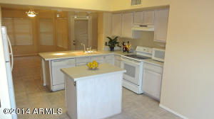 630 S Surfside Dr, Gilbert, AZ 85233 photo 3