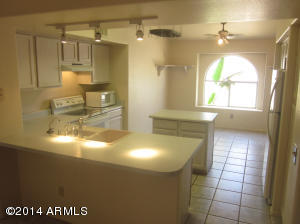630 S Surfside Dr, Gilbert, AZ 85233 photo 2