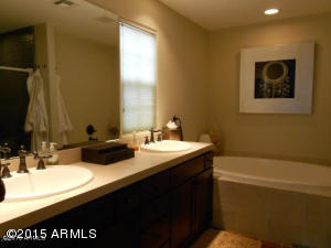 2943 N 48th Pl, Phoenix, AZ 85018 photo 4