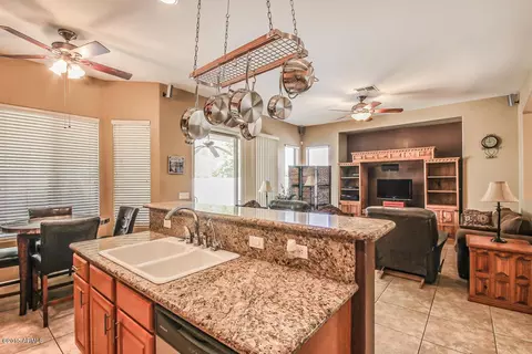 6754 S Pinehurst Dr, Gilbert, AZ 85298 photo 17