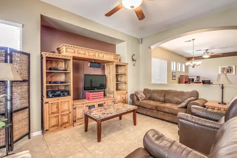 6754 S Pinehurst Dr, Gilbert, AZ 85298 photo 9