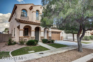3648 E Sebastian Ln, Gilbert, AZ 85297 photo 1