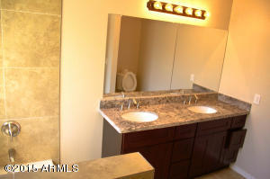 525 E Leah Ln, Gilbert, AZ 85234 photo 15